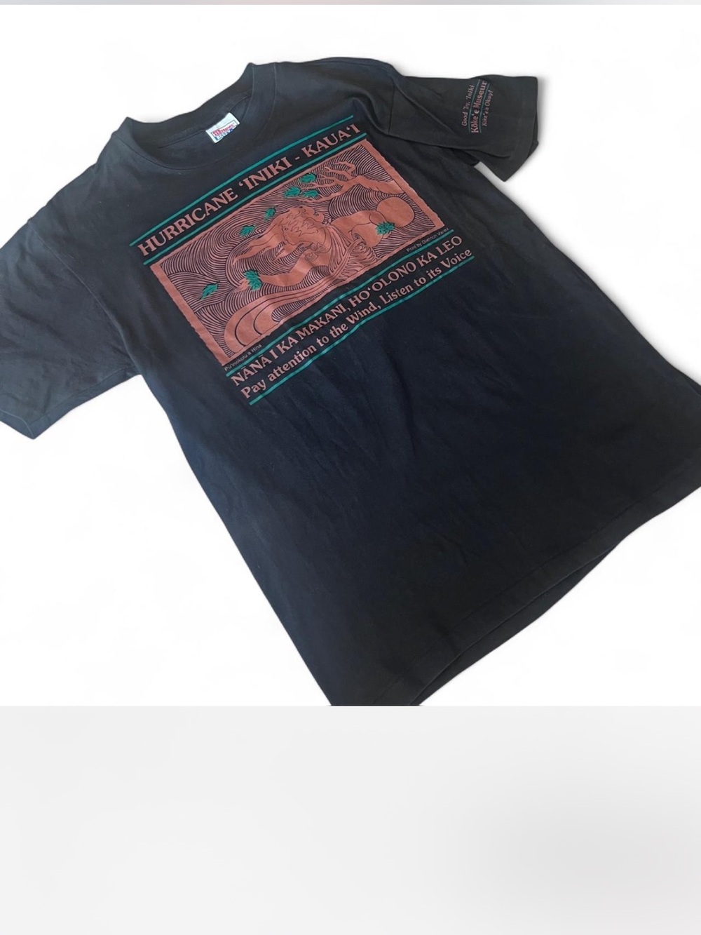 Vintage Hawaiian graphic tee in good condition!!